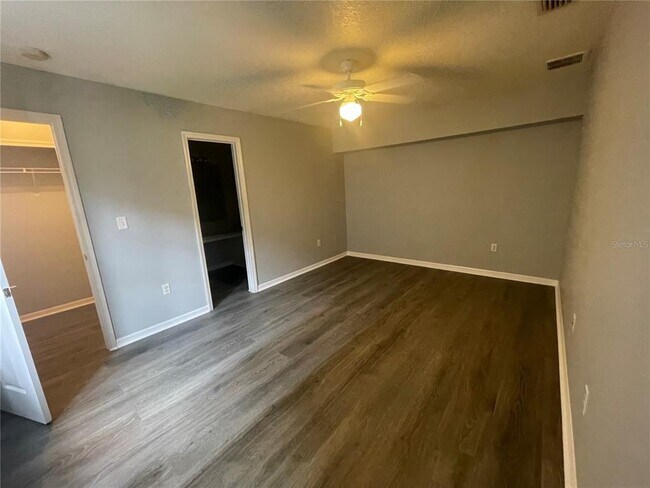 Building Photo - 2816 Fan Palm Dr
