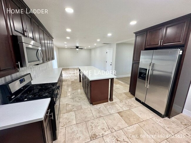 Building Photo - 7243 E Roosevelt-