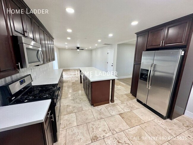 Foto del edificio - 7243 E Roosevelt-
