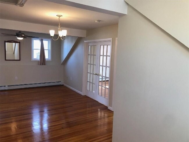 Building Photo - 40 E Barrows St