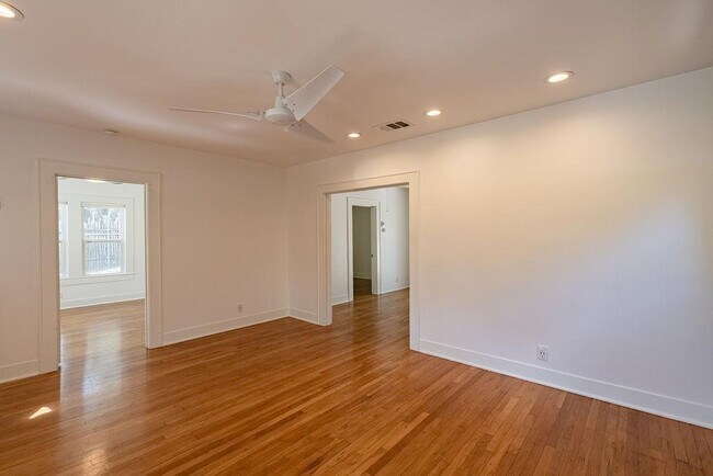 Building Photo - 902 Bouldin Ave
