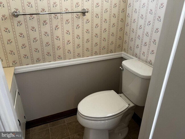 Building Photo - 45752 Military Ln