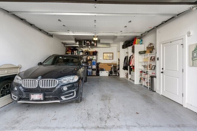 Foto del edificio - 145 Stoughton St