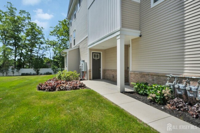 Building Photo - 228 Park Ln