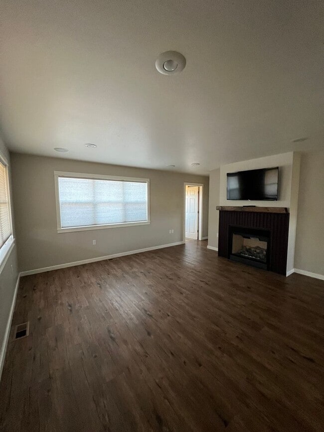 Building Photo - Horse Property