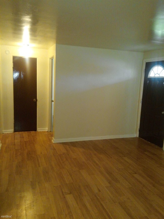 Building Photo - 8109 S King Dr