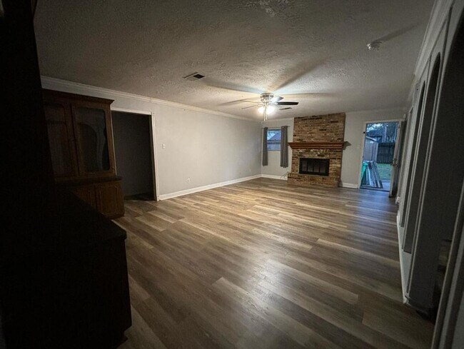 Building Photo - 1918 Crystal Springs Dr