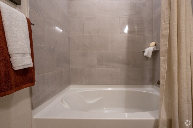 1BR, 1BA - 768 SF - Birchway Perry Road