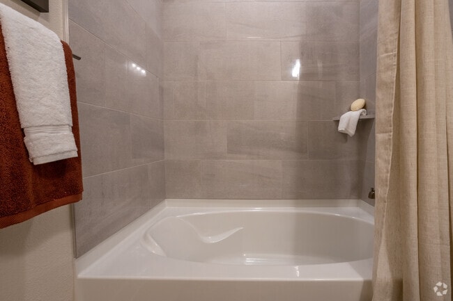 1BR, 1BA - 768 SF - Birchway Perry Road