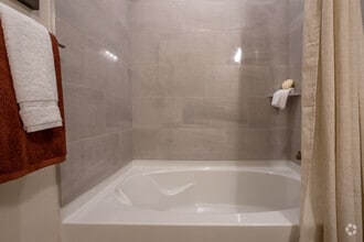 1BR, 1BA - 768 SF - Birchway Perry Road