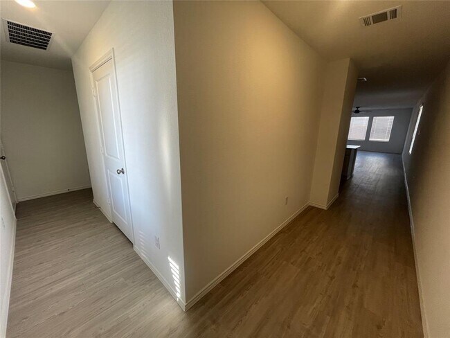 Building Photo - 141 Basalt Dr