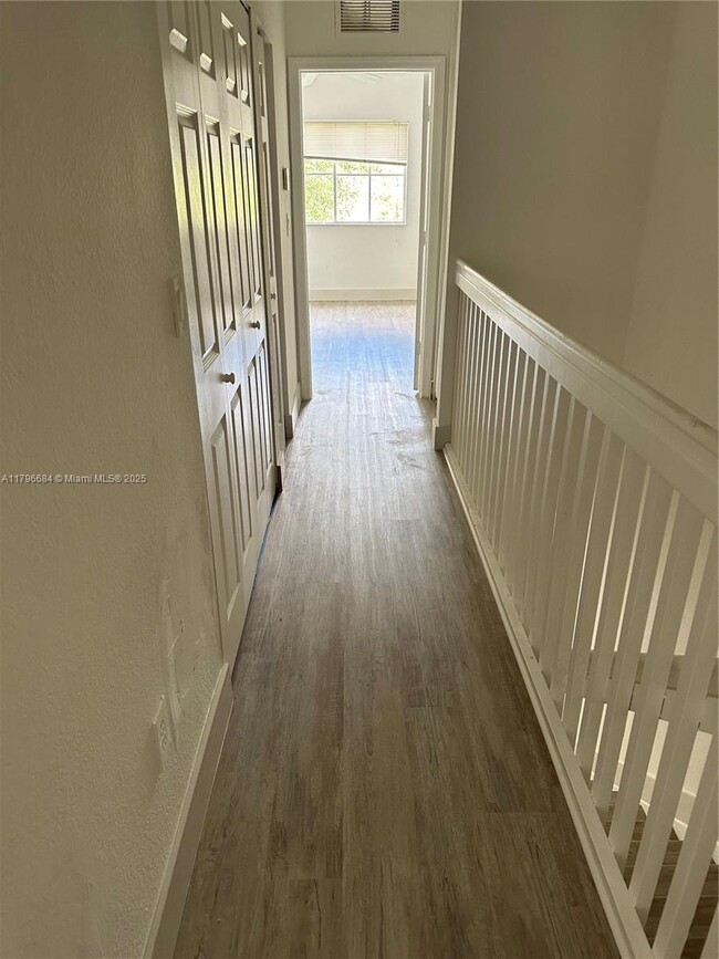 Foto del edificio - 4513 Woodland Cir