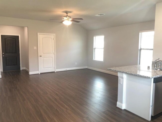 Building Photo - 1415 Warringwood Dr