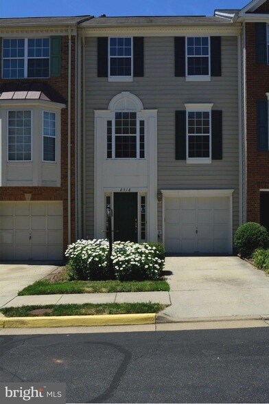 Building Photo - 2518 James Maury Dr