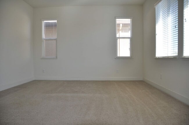 Building Photo - 5400 Cliff House Way