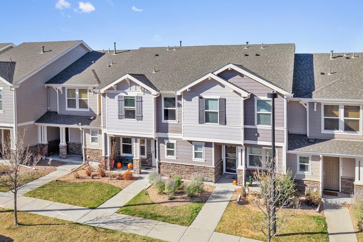 Primary Photo - Beautiful 3 bedroom Townhome in Green Vall...