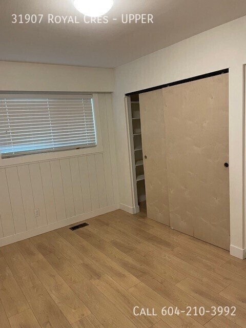 Building Photo - Upper Family Home With Shop