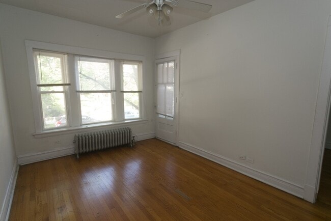 Building Photo - Lincoln Square / Ravenswood - 2 Bedroom / 1 Bath - Heat Included