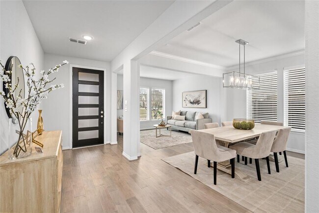 Foto del edificio - 8914 Milam Grove Dr