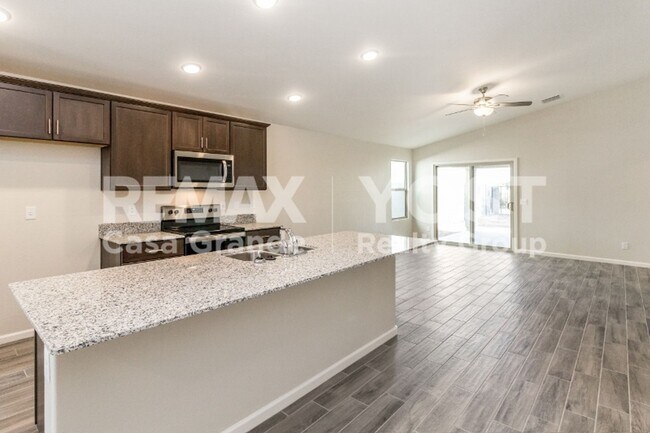 Building Photo - Bright & Modern Living with Open Layout & Backyard Space