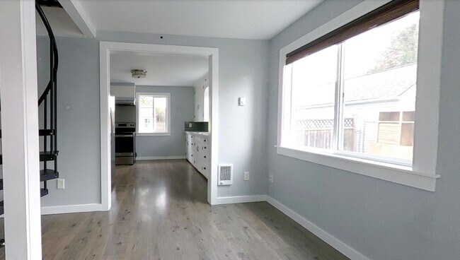 Foto del edificio - Charming 1+bd, 1ba Bungalow w/ Renovated A...