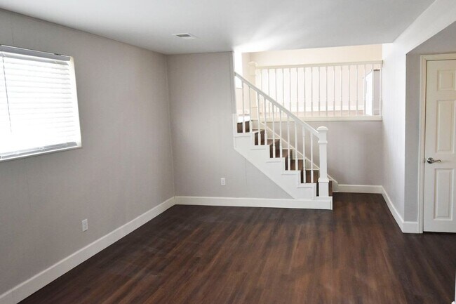 Building Photo - 6541 S Ash Cir