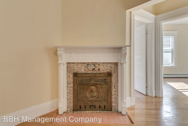 Building Photo - 4 br, 2 bath - 785 Main St