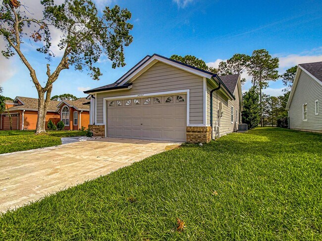 Foto del edificio - Beautiful 3 Bedroom, 2 Bath POOL Home with 2-Car Garage in the Heart of Hunters Creek!