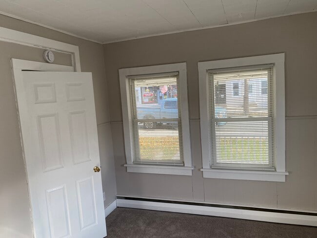 Building Photo - 123 Main St