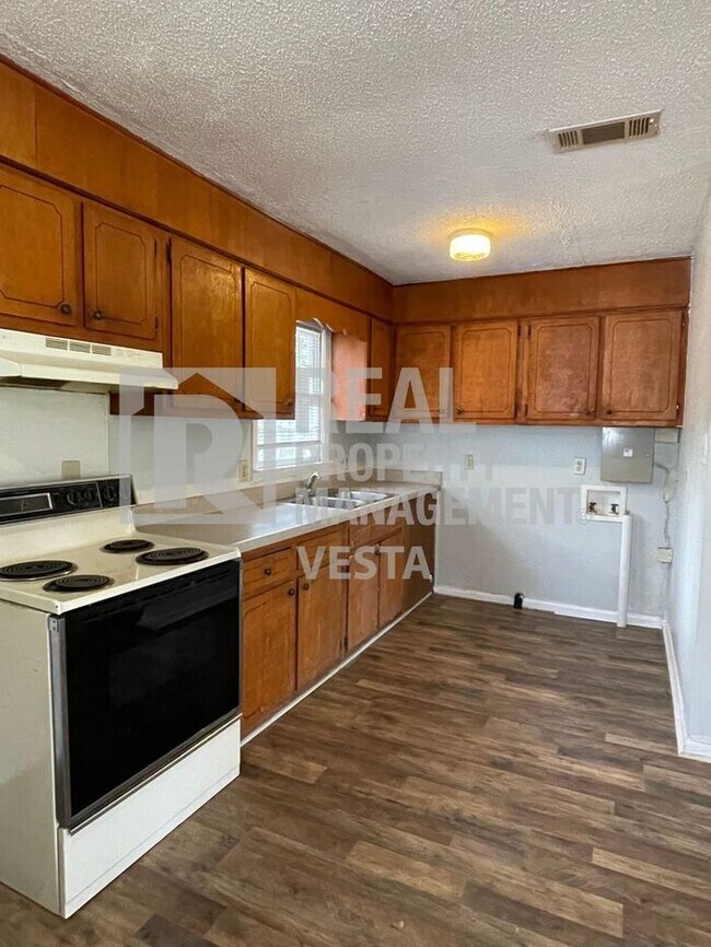 Building Photo - Three Bedroom Home in East Macon!