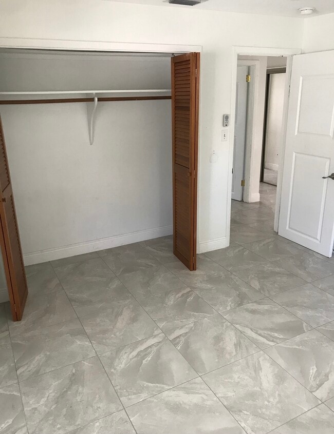 Foto del edificio - 1320 Milano Dr