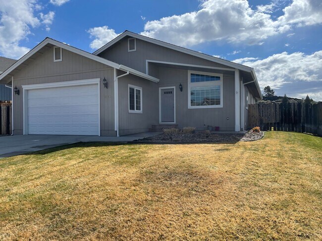 Building Photo - Modern 3 bed, 2 bath Home