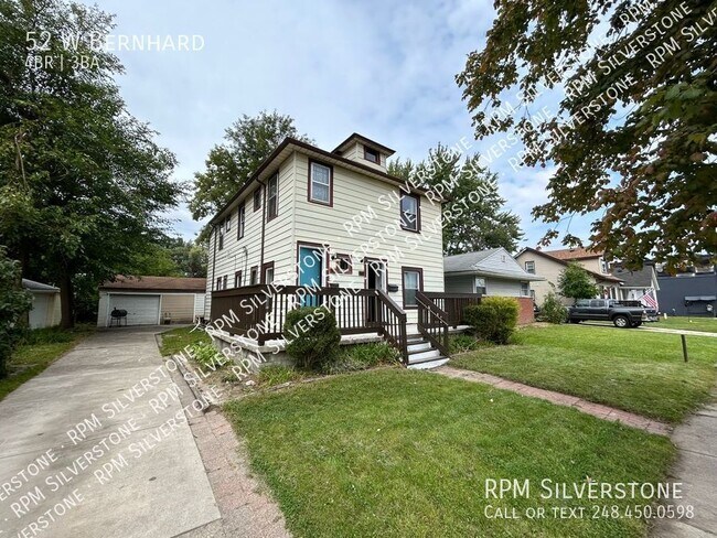 Building Photo - Spacious 4-bedroom