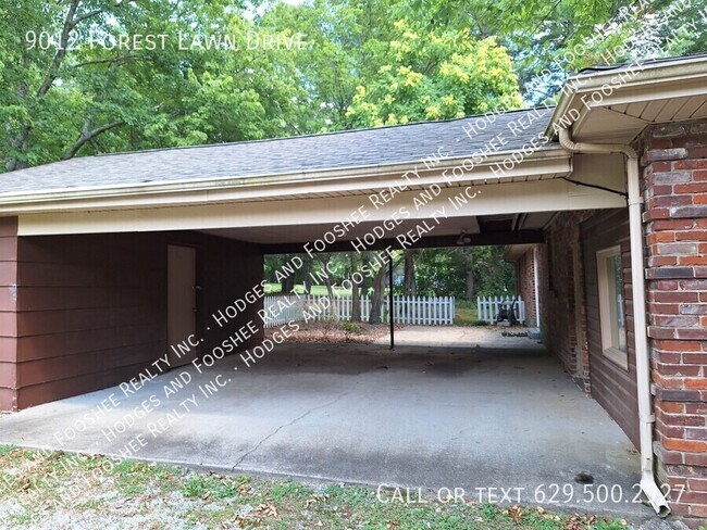 Foto del edificio - 9012 Forest Lawn Dr
