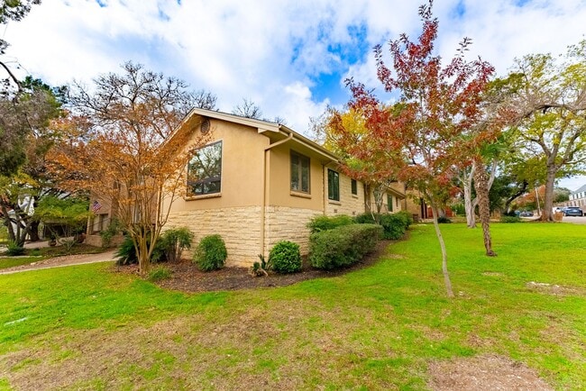 Building Photo - Beautiful 3 bedroom/2.5 bathroom home in T...