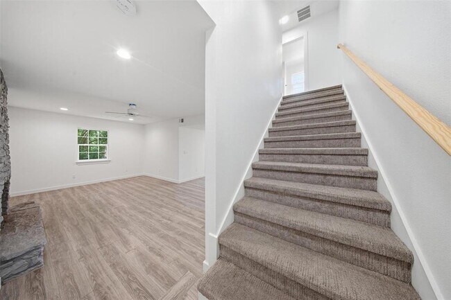 Foto del edificio - 5005 Cottonwood Cir