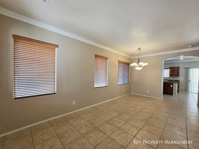 Foto del edificio - 5431 W Hasley Canyon Ave
