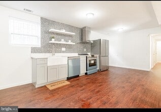 Building Photo - 824 48th Pl NE