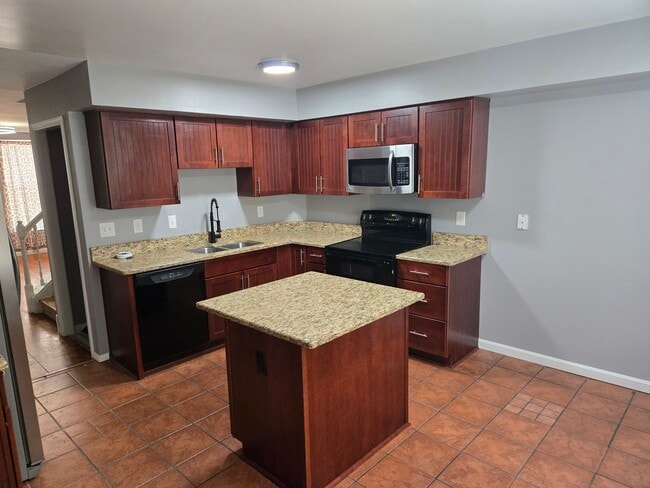 Building Photo - 33 N Ann St