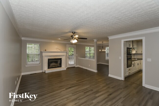 Foto del edificio - 520 Honeysuckle Ln
