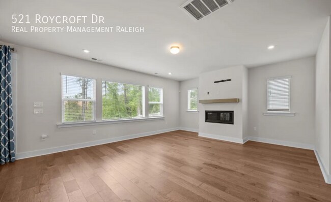 Foto del edificio - 521 Roycroft Dr