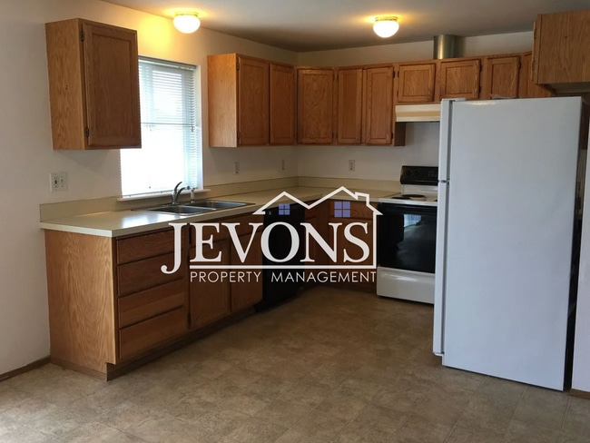 Building Photo - 1819 S 12th Ave