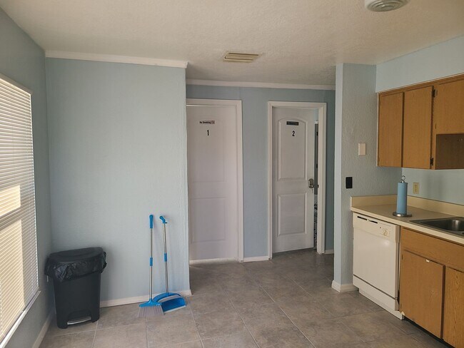 Foto del edificio - Room for rent. Bedroom and bathroom privat...
