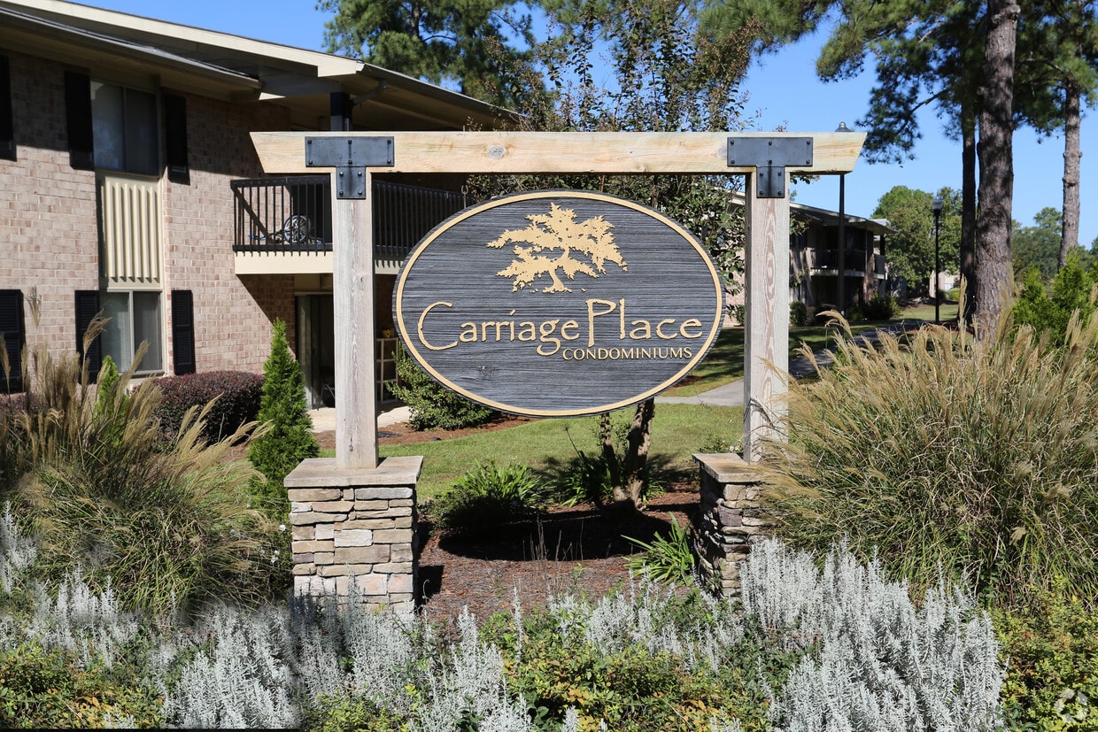 Building Photo - Carriage Place