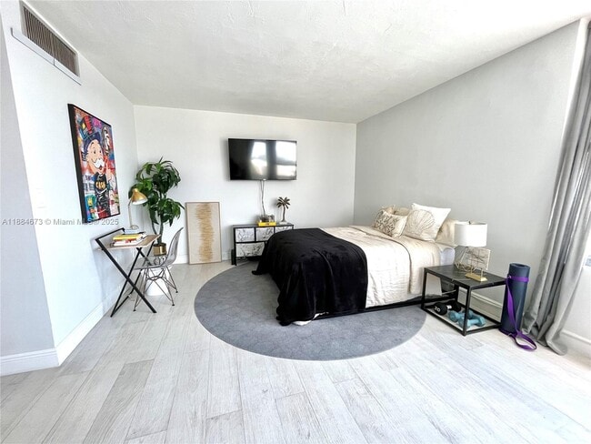 Foto del edificio - 2899 Collins Ave
