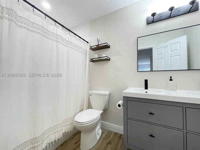 Foto del edificio - 2221 SW 92nd Ter