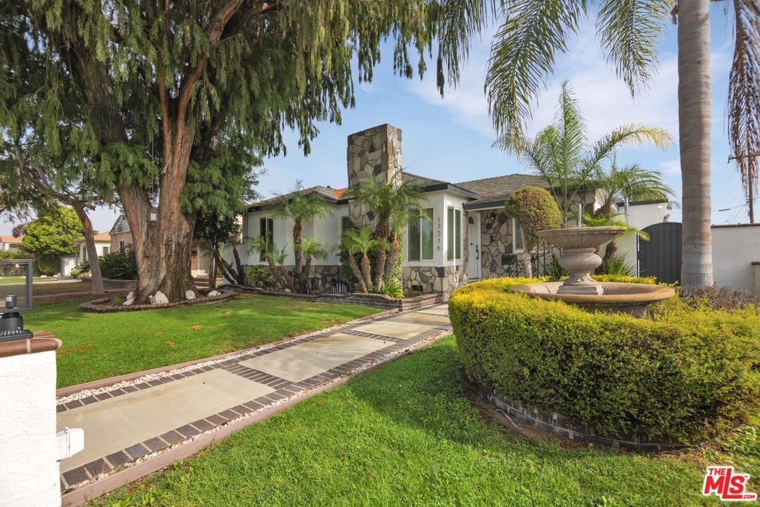 Foto principal - 17316 Wilkie Ave