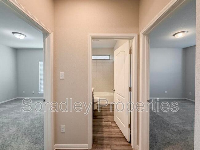 Building Photo - 7429 Gdn Gln Dr