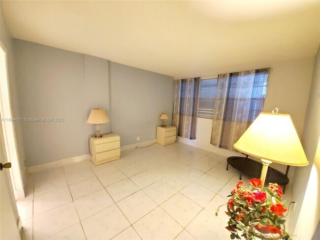 Foto del edificio - 1333 E Hallandale Beach Blvd