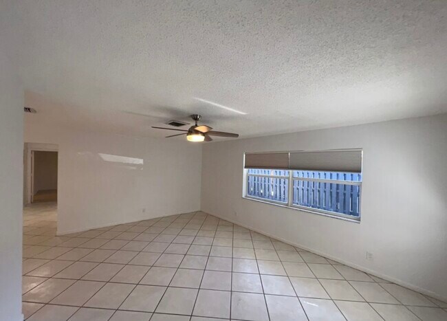 Large living room - 3001 Albatross Rd